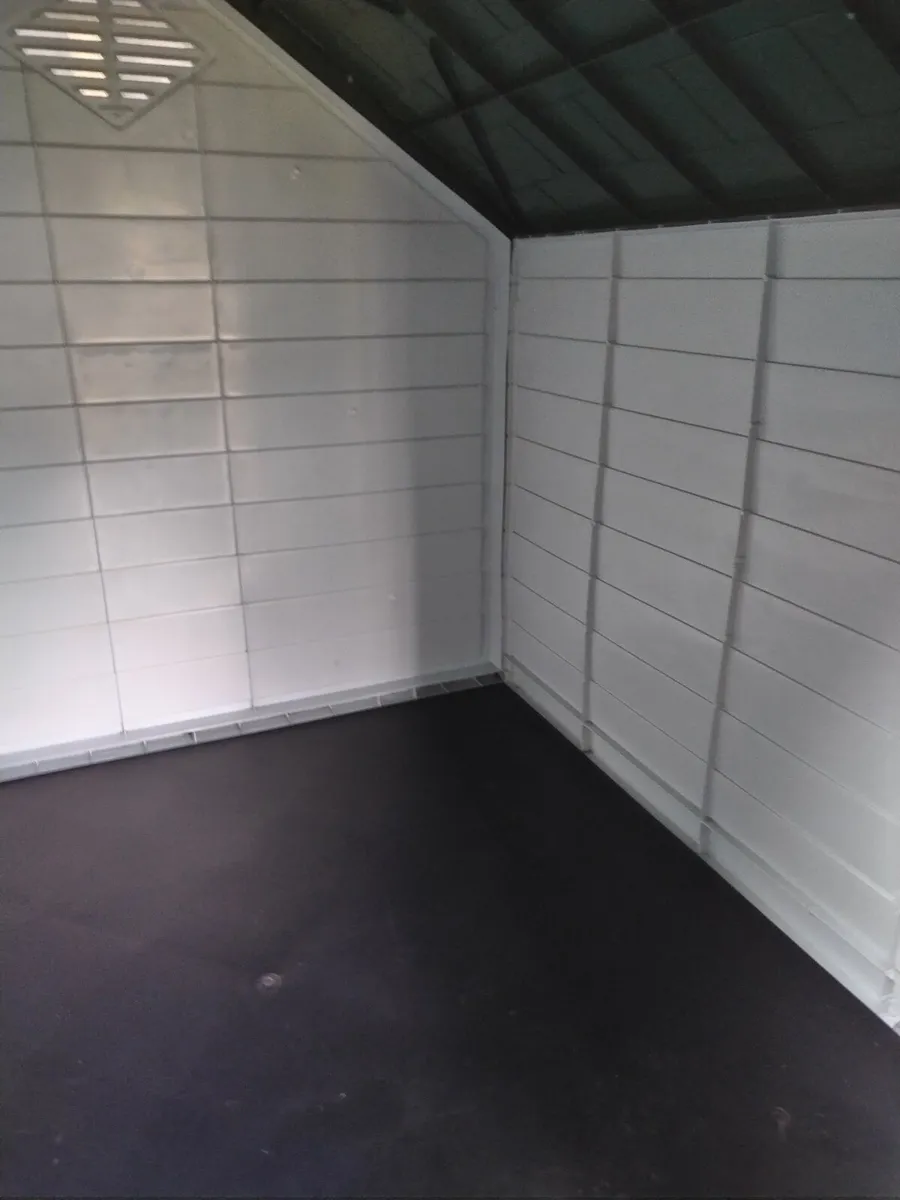 Dog Kennel - Plastic - Extra Large €100 - Image 4