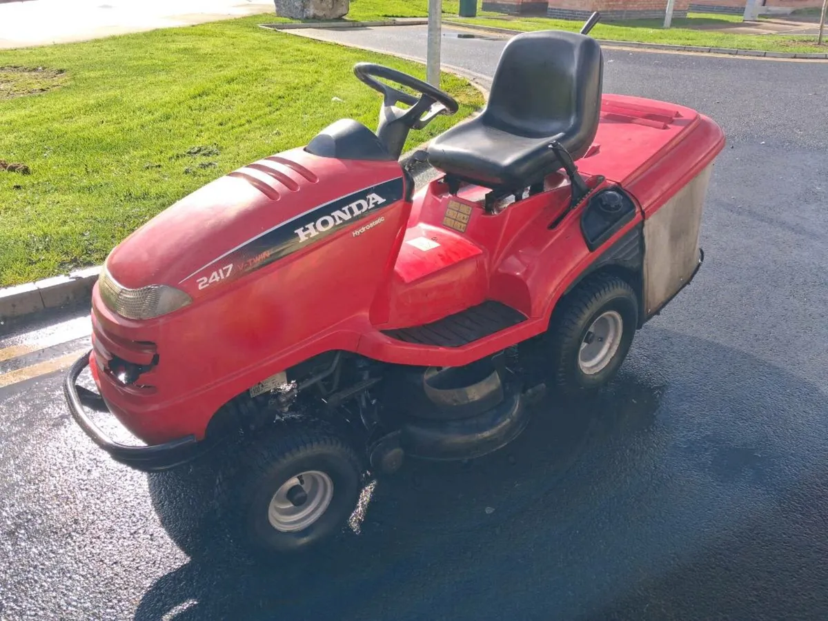 Honda ride on lawnmower - Image 1