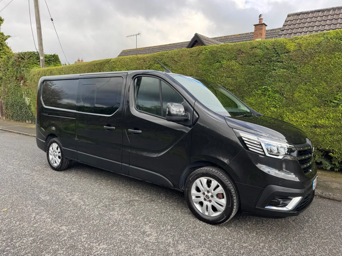 Renault Trafic sport automatic low mileage - Image 1