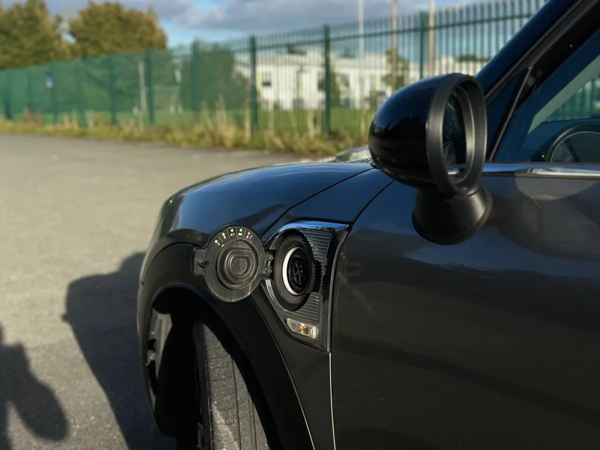 MINI Countryman S /Automatic/58000 mi hybrid - Image 4
