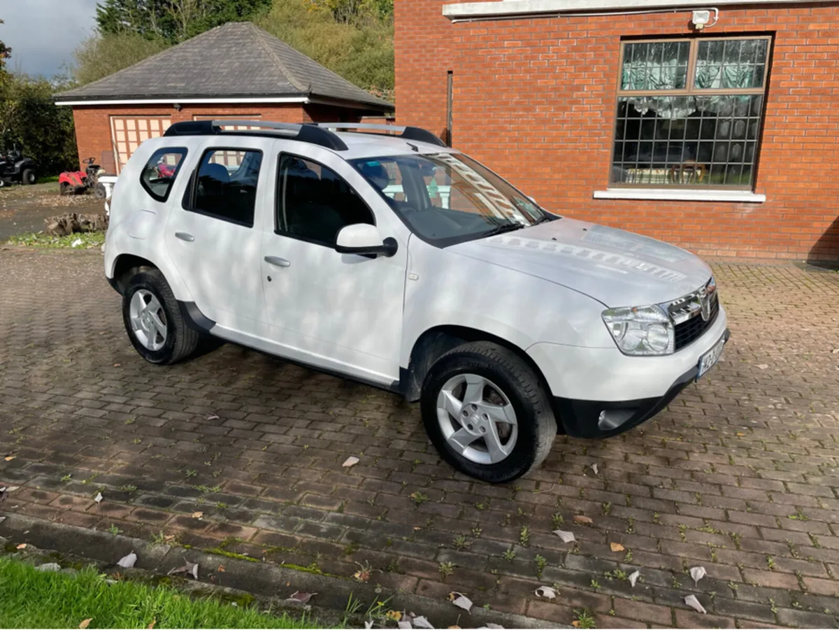 Dacia Duster SIGNATURE 1.5 DCI 110 4 4DR - Image 2