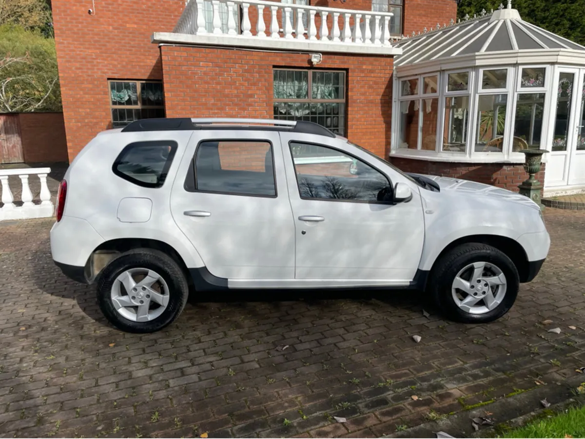 Dacia Duster SIGNATURE 1.5 DCI 110 4 4DR - Image 3