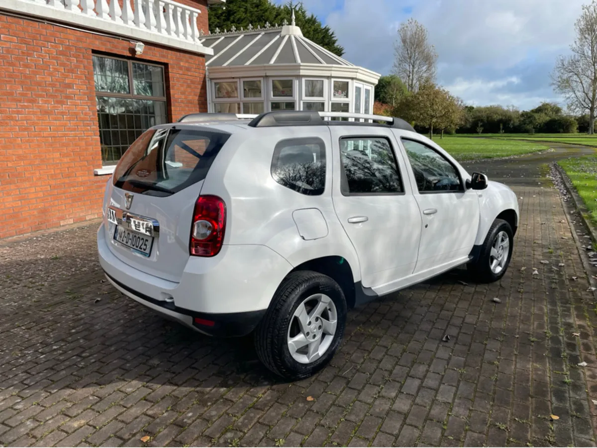Dacia Duster SIGNATURE 1.5 DCI 110 4 4DR - Image 4