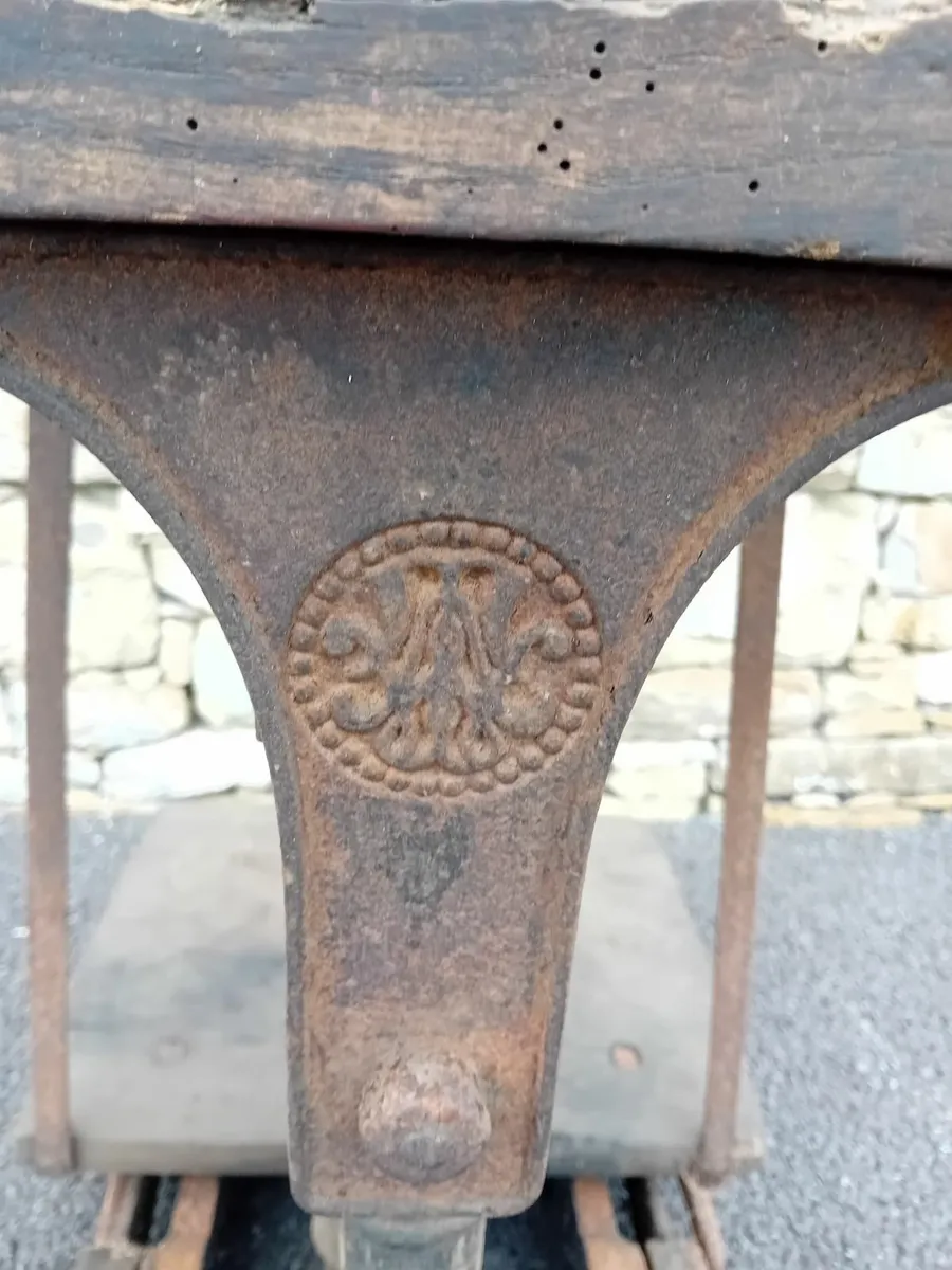 Antique weighbridge - Image 2