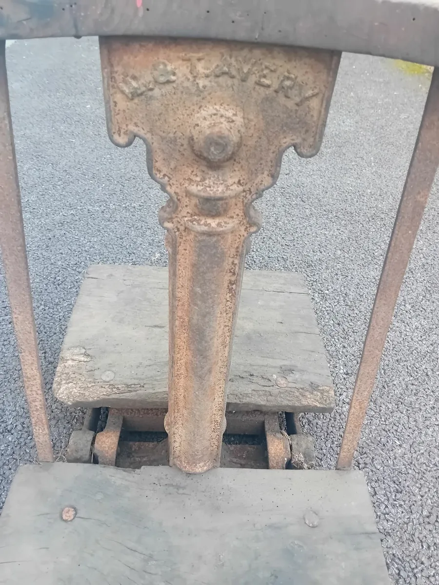 Antique weighbridge - Image 3