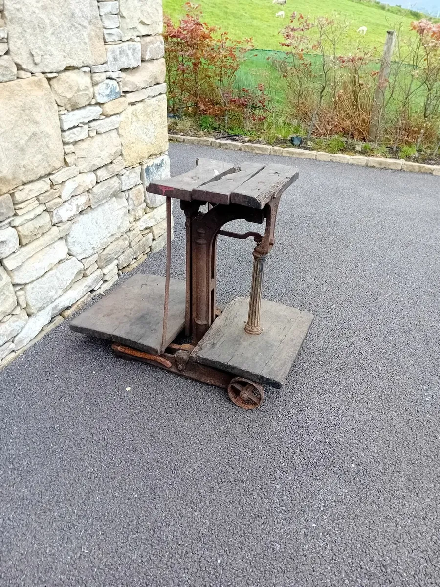 Antique weighbridge - Image 4