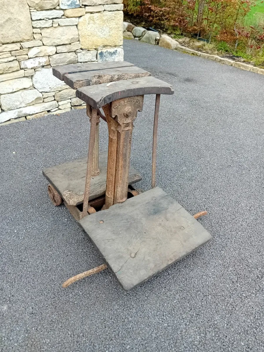 Antique weighbridge - Image 1