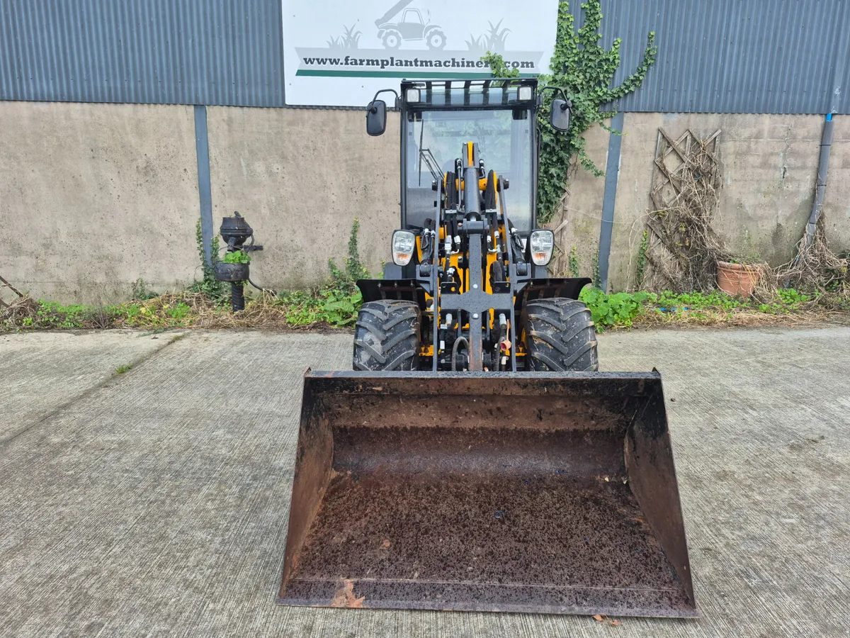 JCB 403 - Image 3