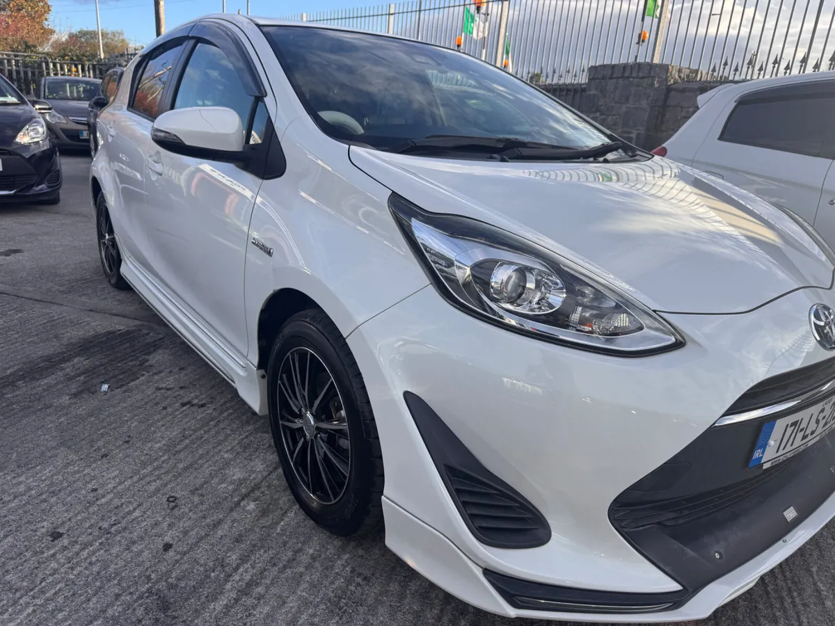 Toyota Aqua Hybrid 2017 - Image 3