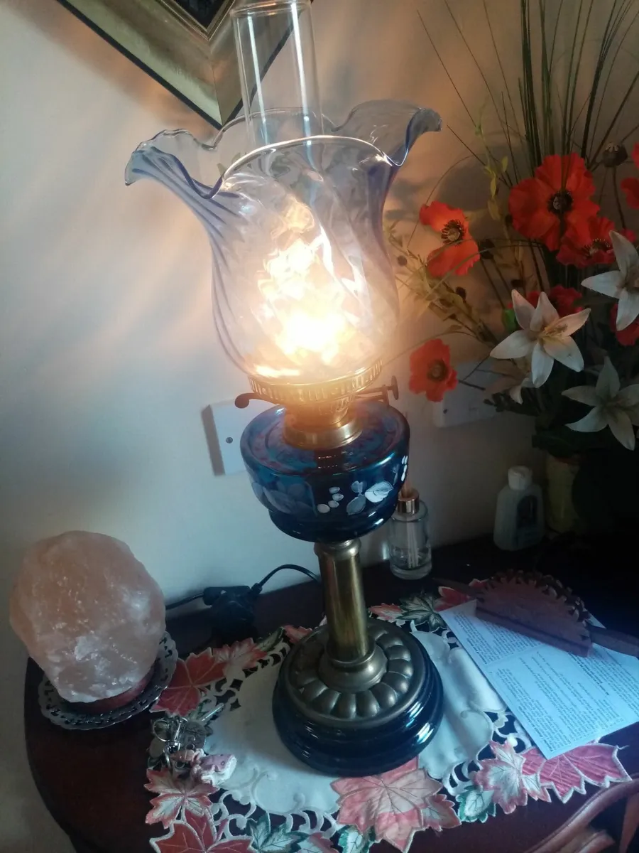 Vintage  oil  lamp - Image 1