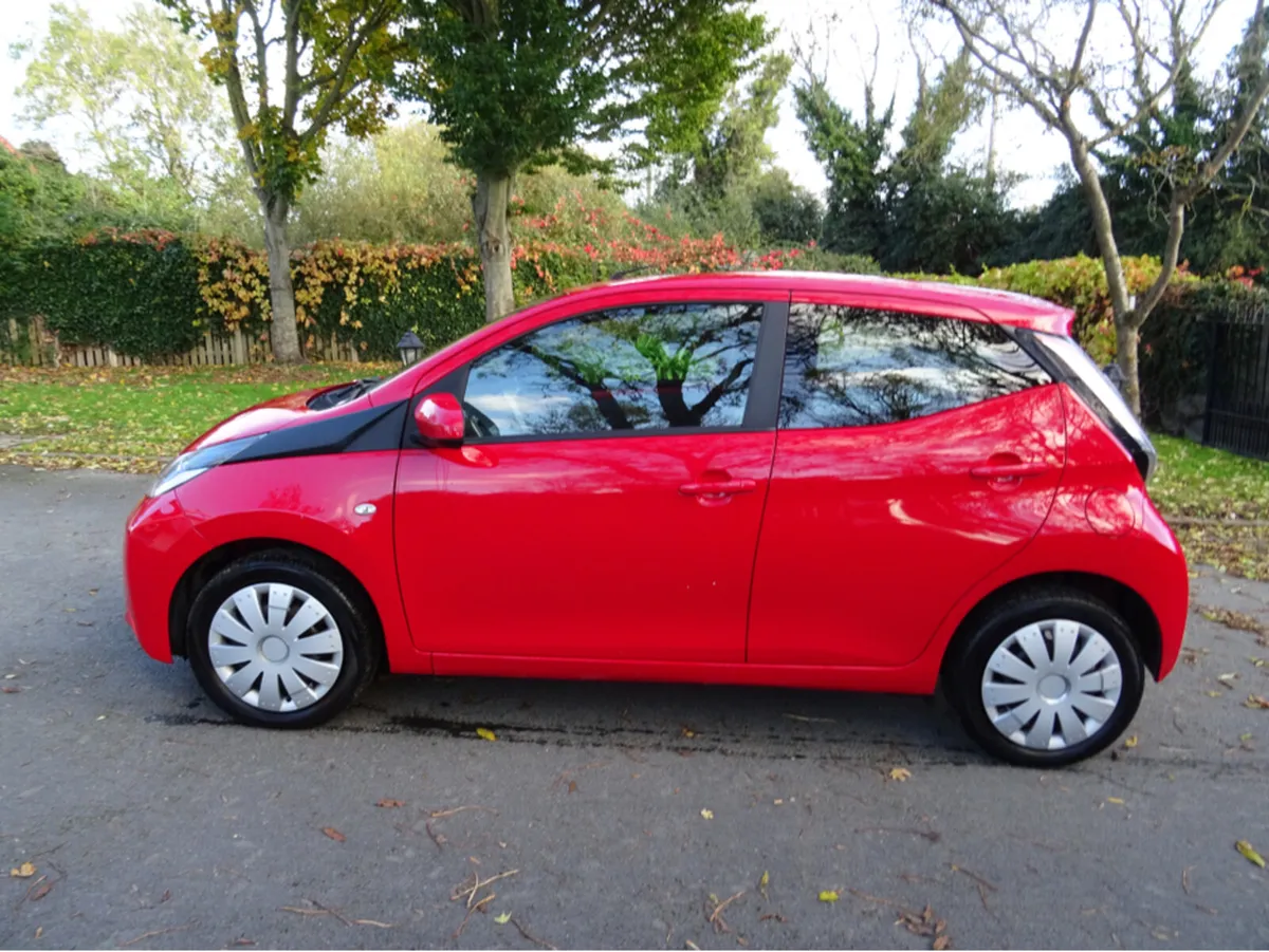 Toyota Aygo 1.0 VVT-IX-PLAY 72PS 5DR VVT- 68BHP - Image 3