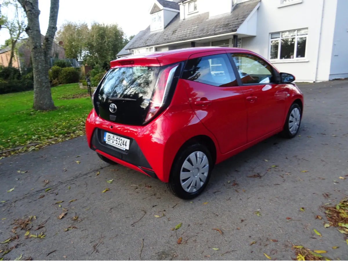 Toyota Aygo 1.0 VVT-IX-PLAY 72PS 5DR VVT- 68BHP - Image 4