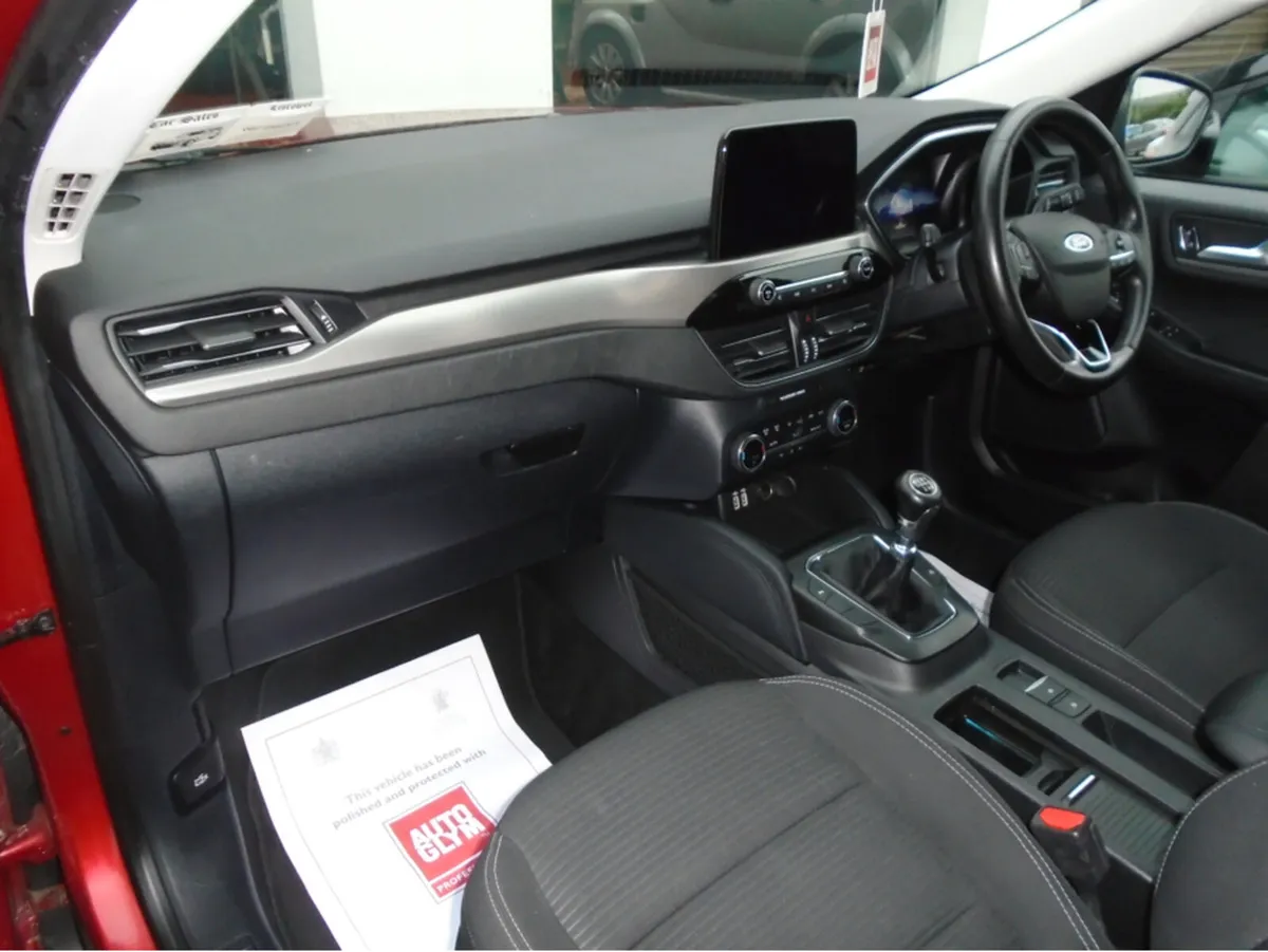 Ford Kuga TITANIUM 5DR 1.5 TD 120 S6.2 M6 F - Image 4