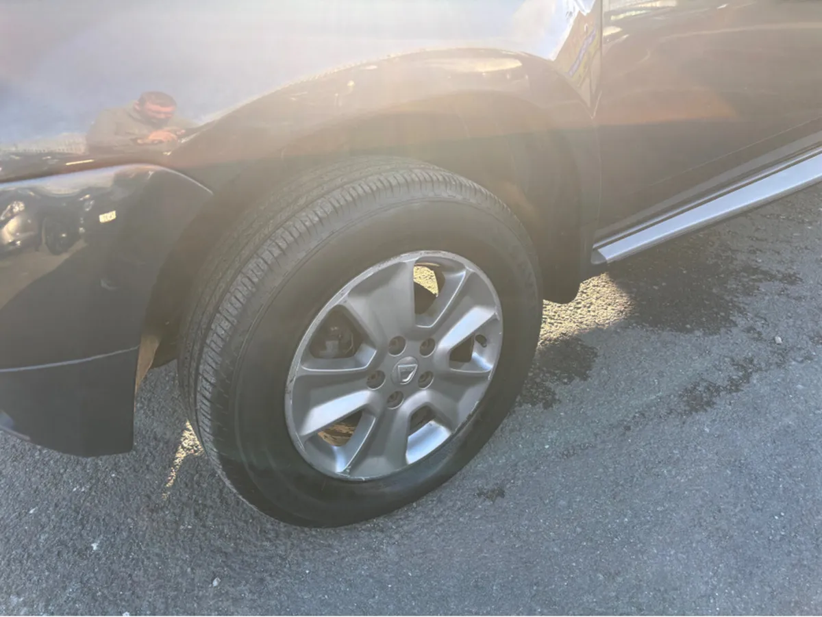 Dacia Duster SIGNATURE 1.5 DCI 110 4 4DR - Image 2