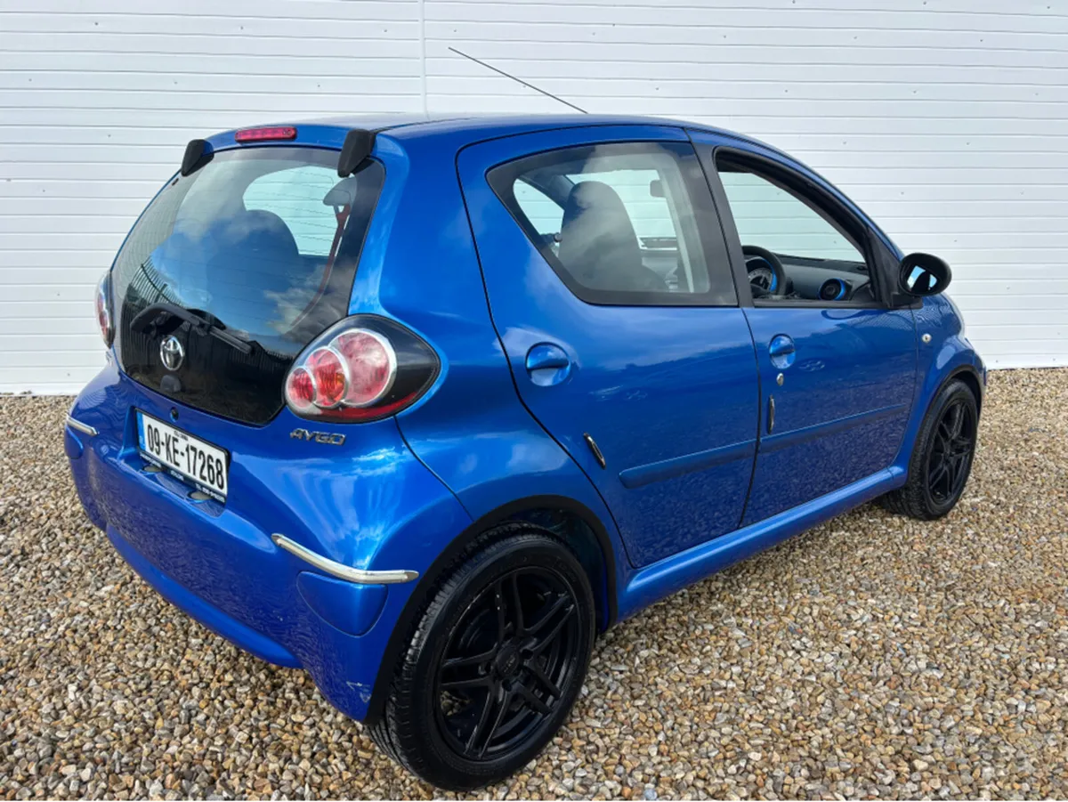 Toyota Aygo 1.0 VVT-I BLUE 5DR - Image 2