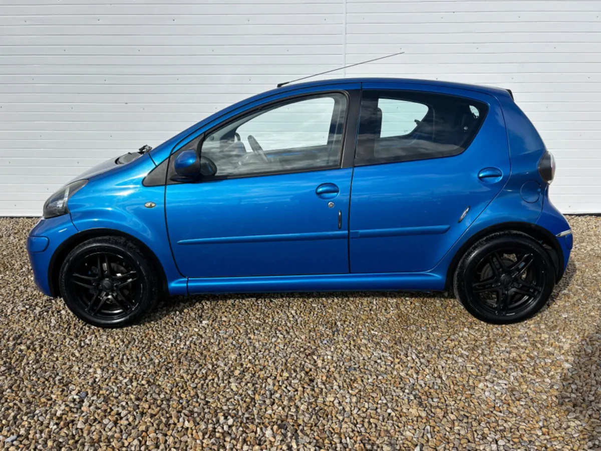 Toyota Aygo 1.0 VVT-I BLUE 5DR - Image 3