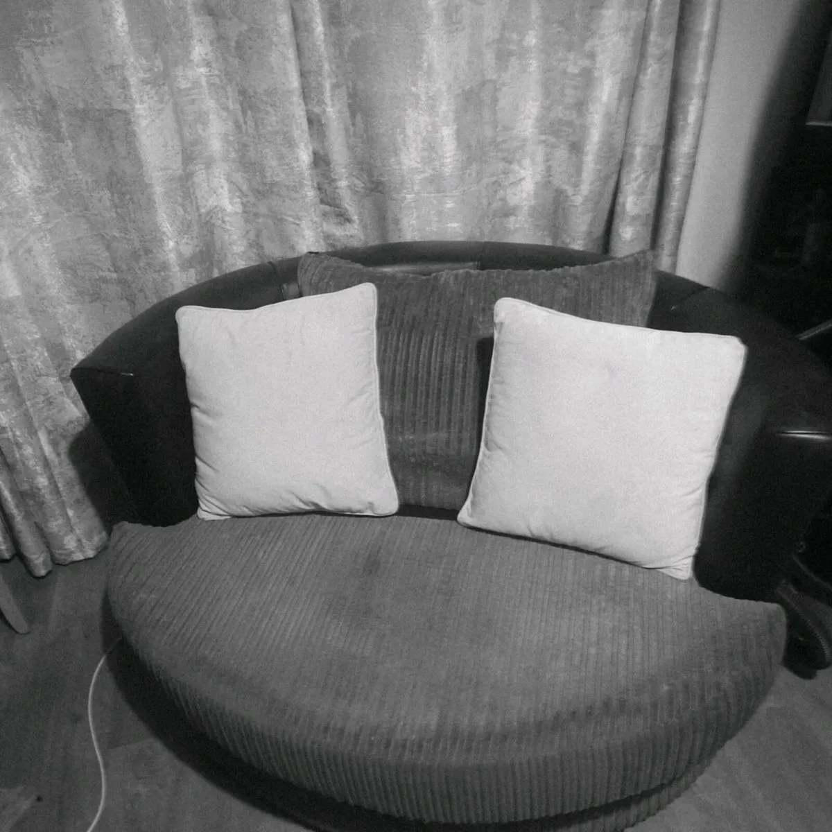 Suite of furniture and large poufe - Image 3