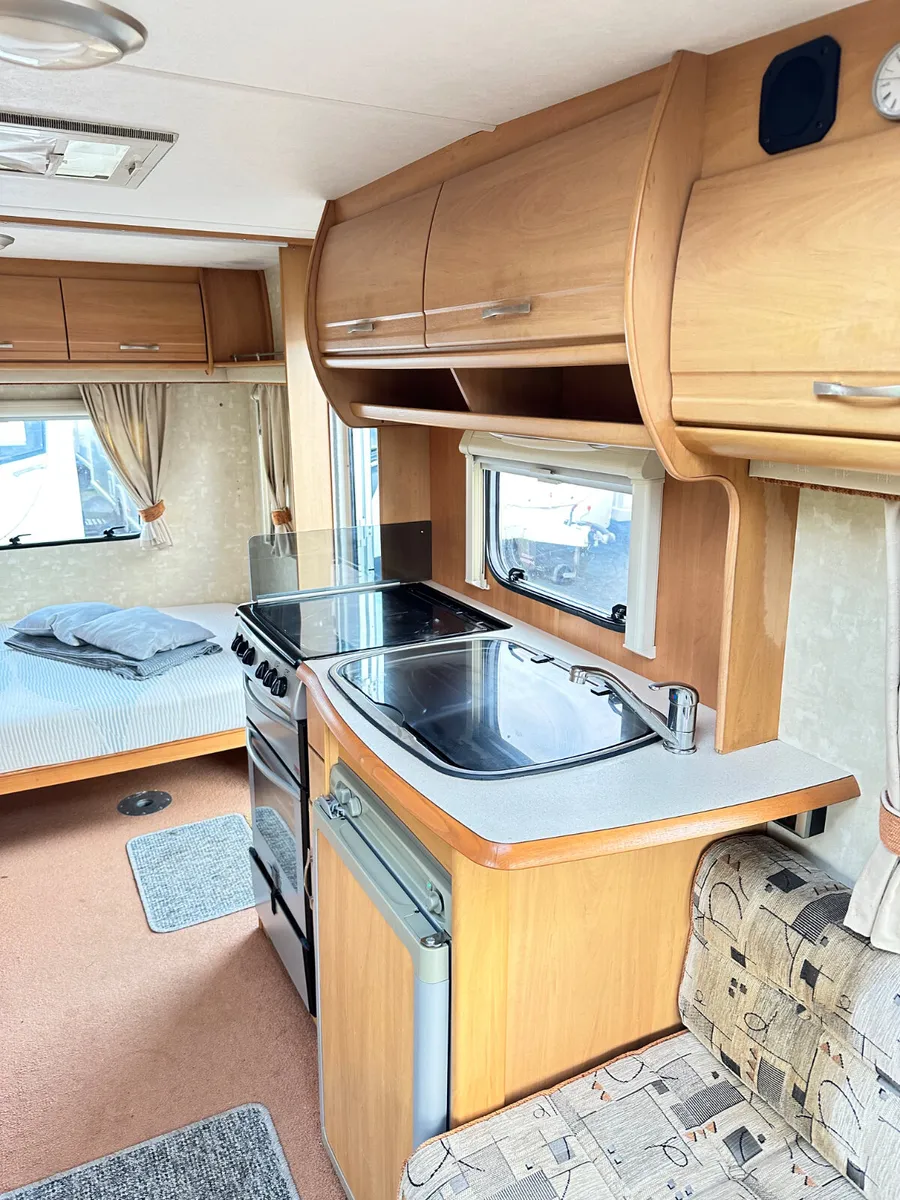 ✨BARGAIN SWIFT BLAKEMERE 4 BERTH FIXED BED✨ - Image 4