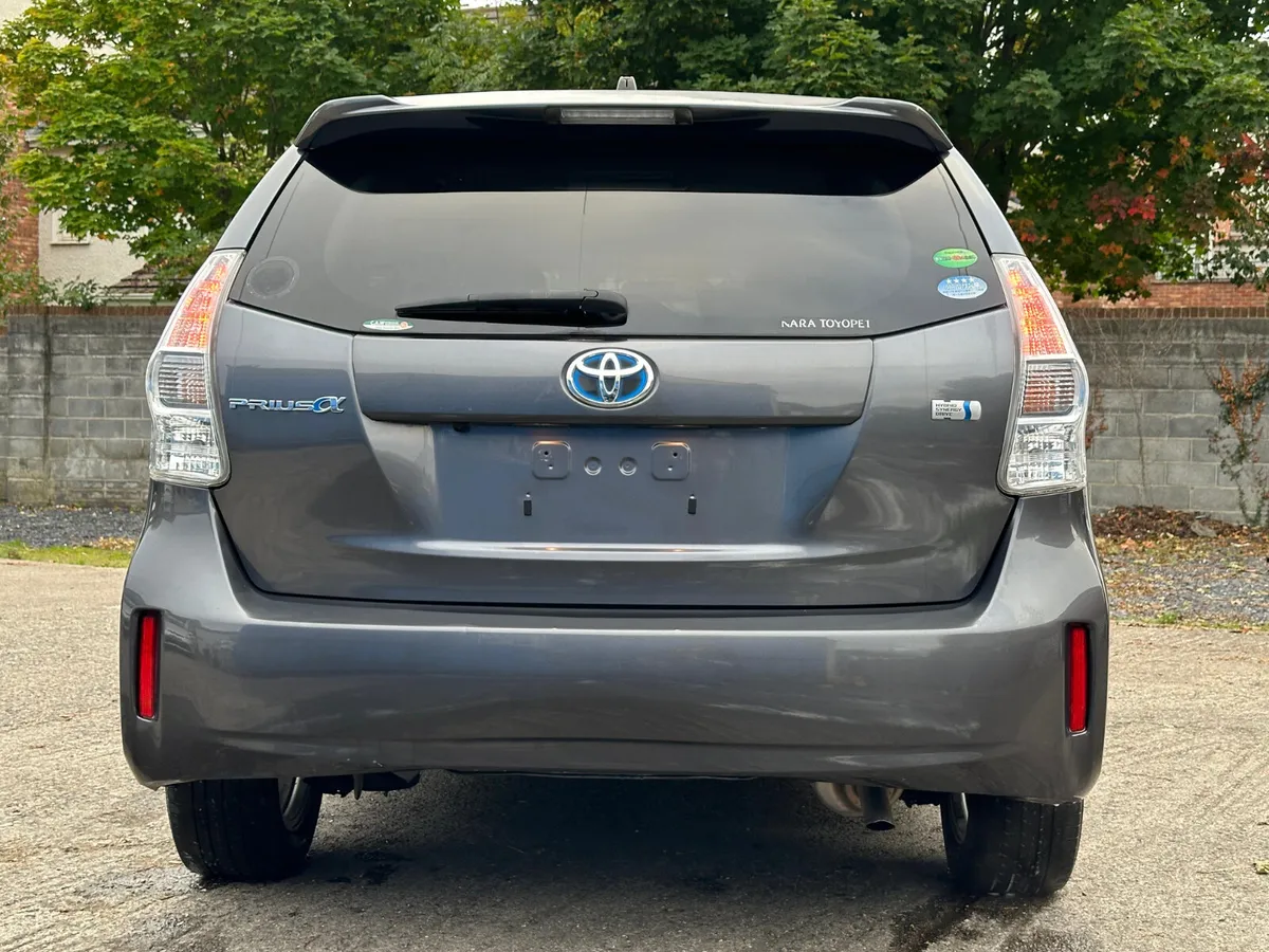 Toyota Prius 2013 1.8 hybrid 7 seater - Image 3