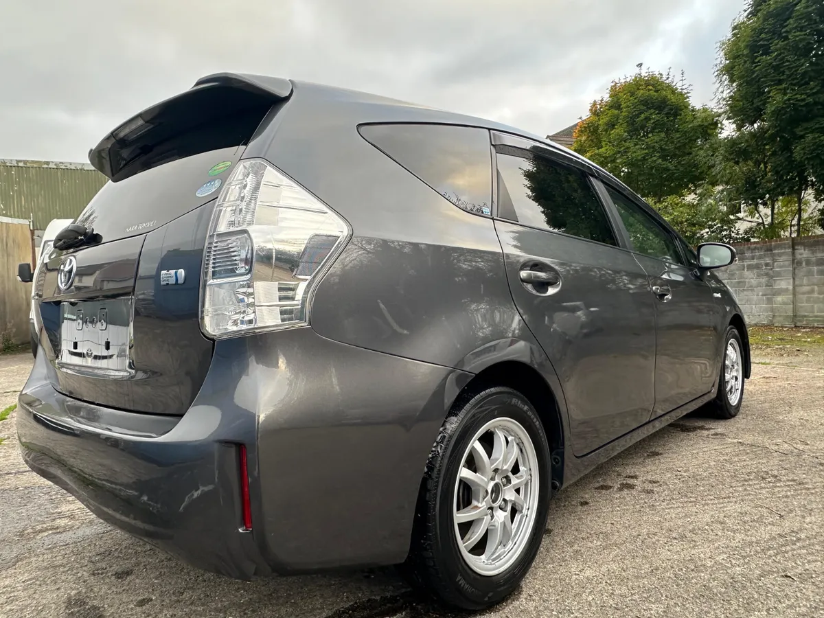 Toyota Prius 2013 1.8 hybrid 7 seater - Image 4