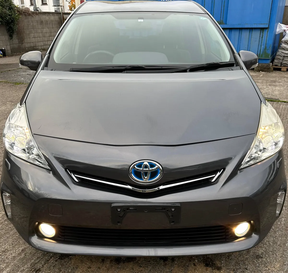 Toyota Prius 2013 1.8 hybrid 7 seater - Image 2