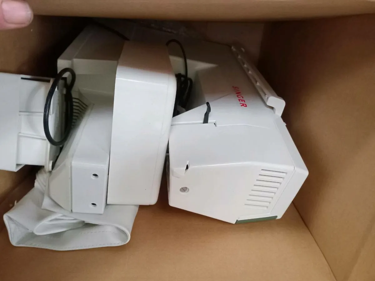 Brand new 1980s in box sewing machine - Image 2