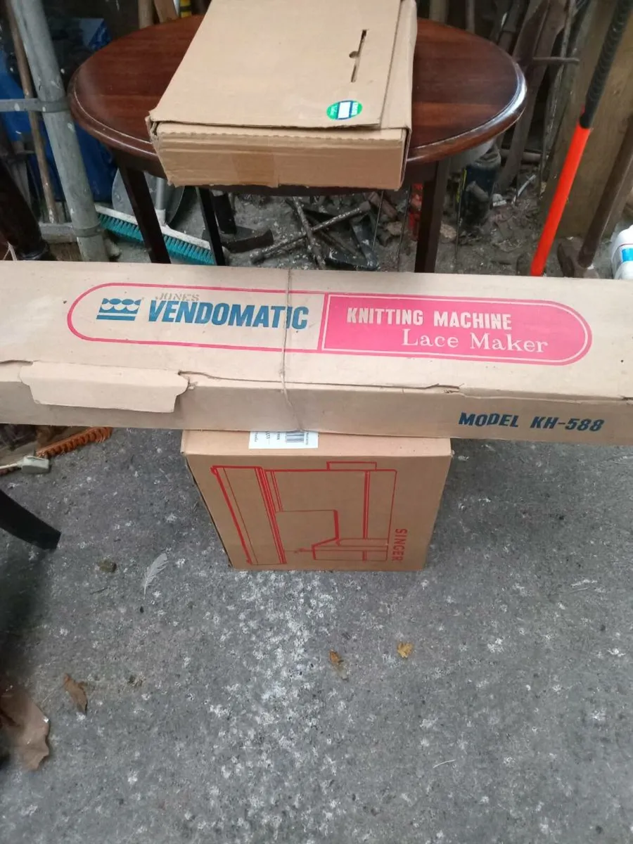 Brand new 1980s in box sewing machine - Image 4