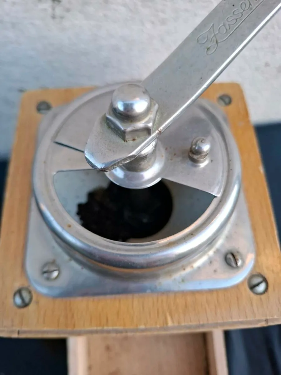 By post only vintage coffee grinder - Image 3