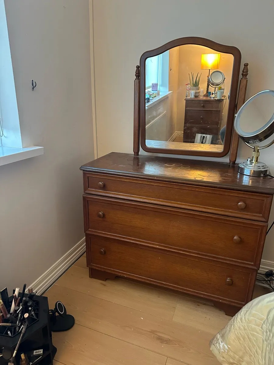 Rossmore Tan Mahogany Bedroom Furniture - Image 3