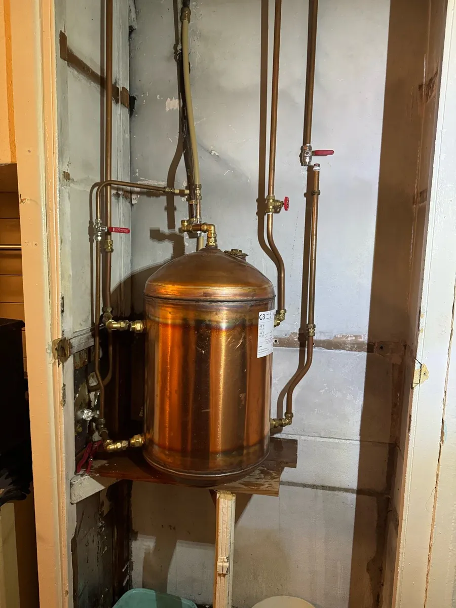 Nearly New 95L Vented Copper Hot Water Cylinder - Image 1
