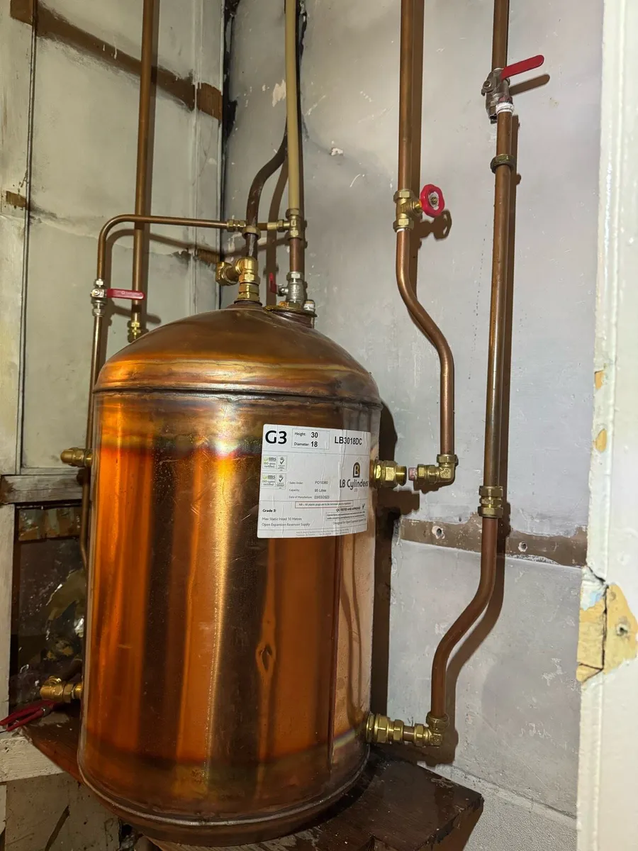 Nearly New 95L Vented Copper Hot Water Cylinder - Image 3