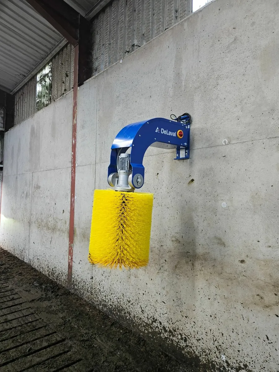 Delaval Cow Brushes - Image 1