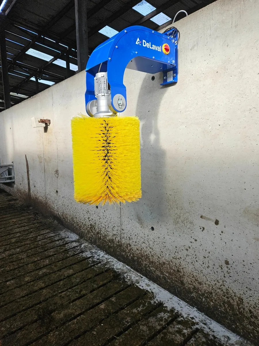 Delaval Cow Brushes - Image 2