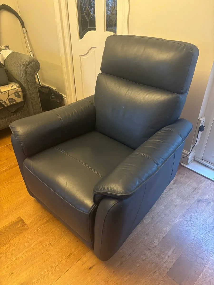 Electric leather recliner - Image 1