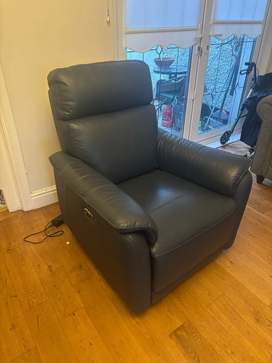 Electric leather recliner - Image 2