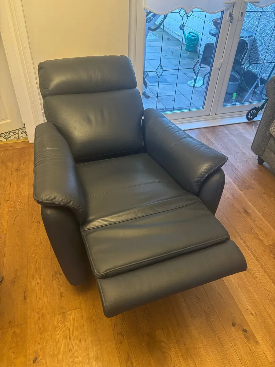 Electric leather recliner - Image 3