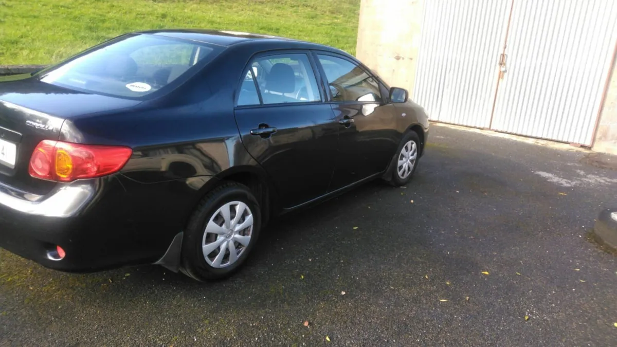 Toyota Corolla 2010 - Image 2