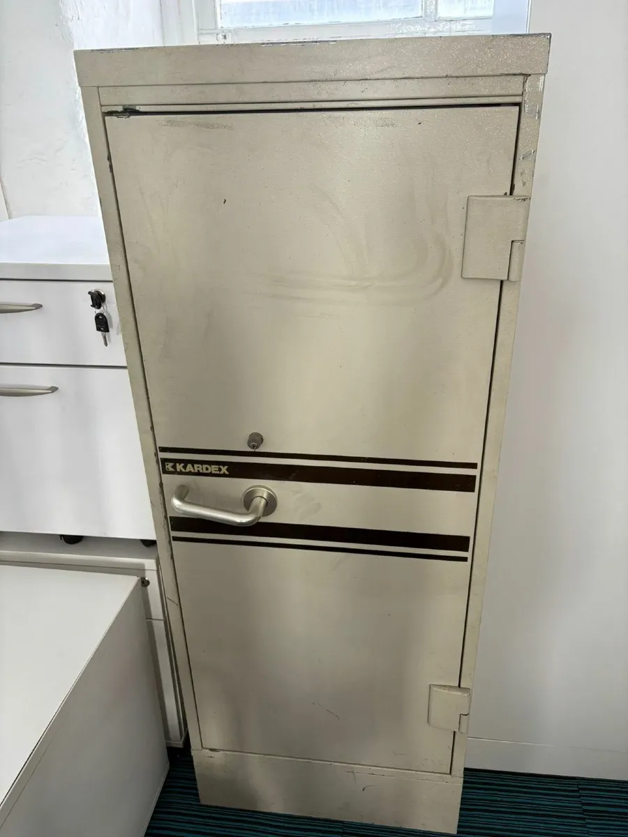 CLEARANCE AND USED STORAGE UNITS - FROM £40.00+VAT - Image 2
