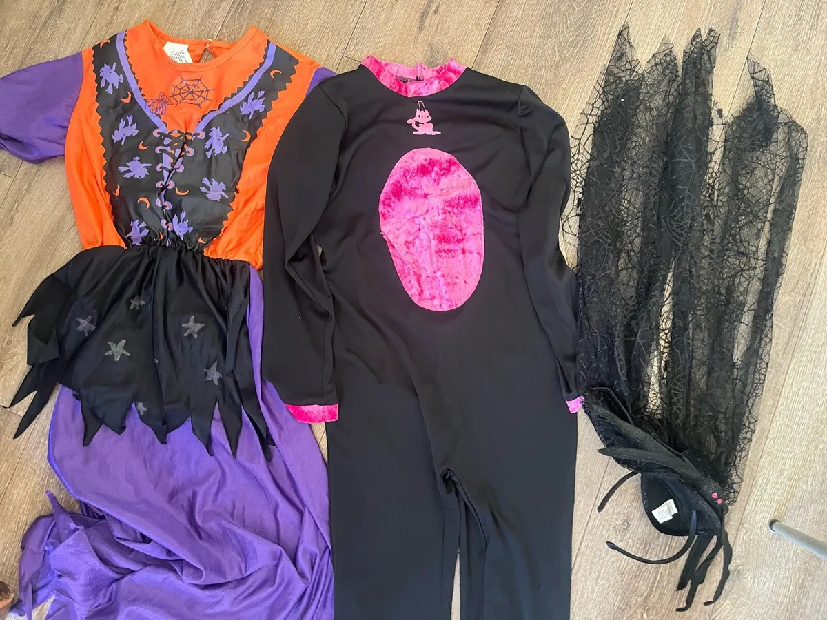 Halloween costumes - Image 1