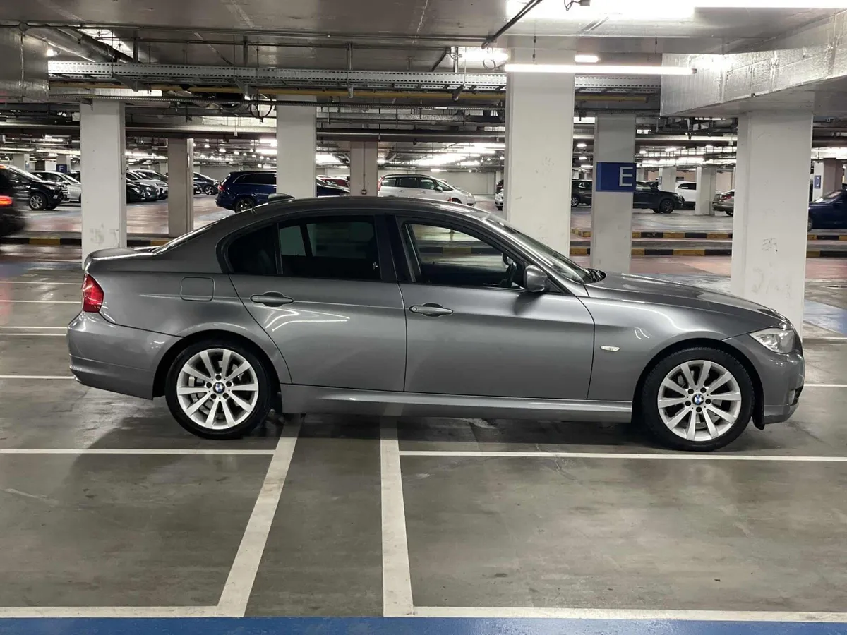 Bmw 320D 2010 Business edition low KM - Image 4