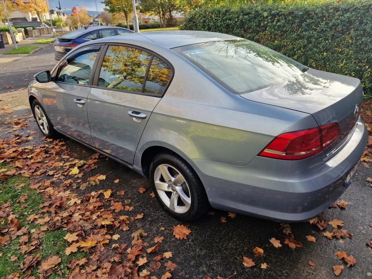 Volkswagen Passat 2011 - Image 4
