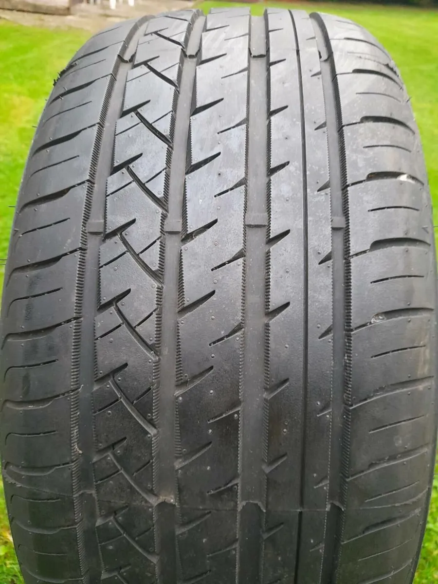 225/40/18 Tyre x1 In perfect condition - Image 2