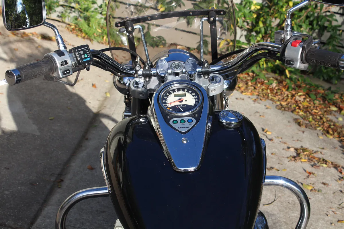 Kawasaki Vulcan 900 Classic - Image 3
