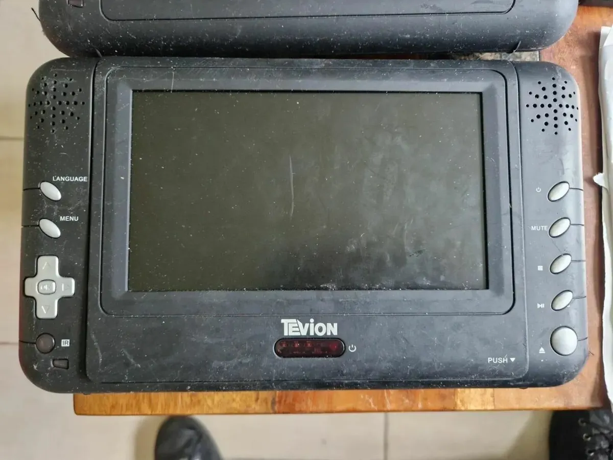 Tevion Twin Car DVD Players, Accessories, Manual - Image 2