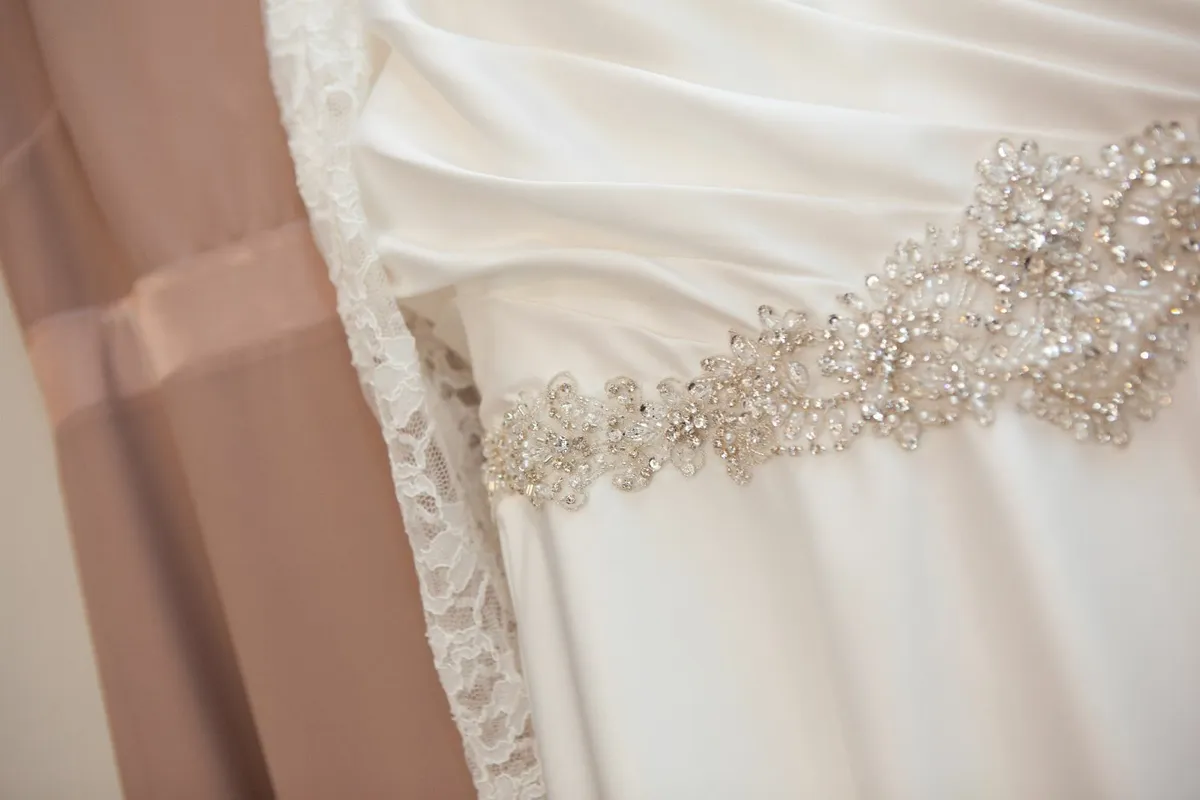 Wedding dress - Image 2
