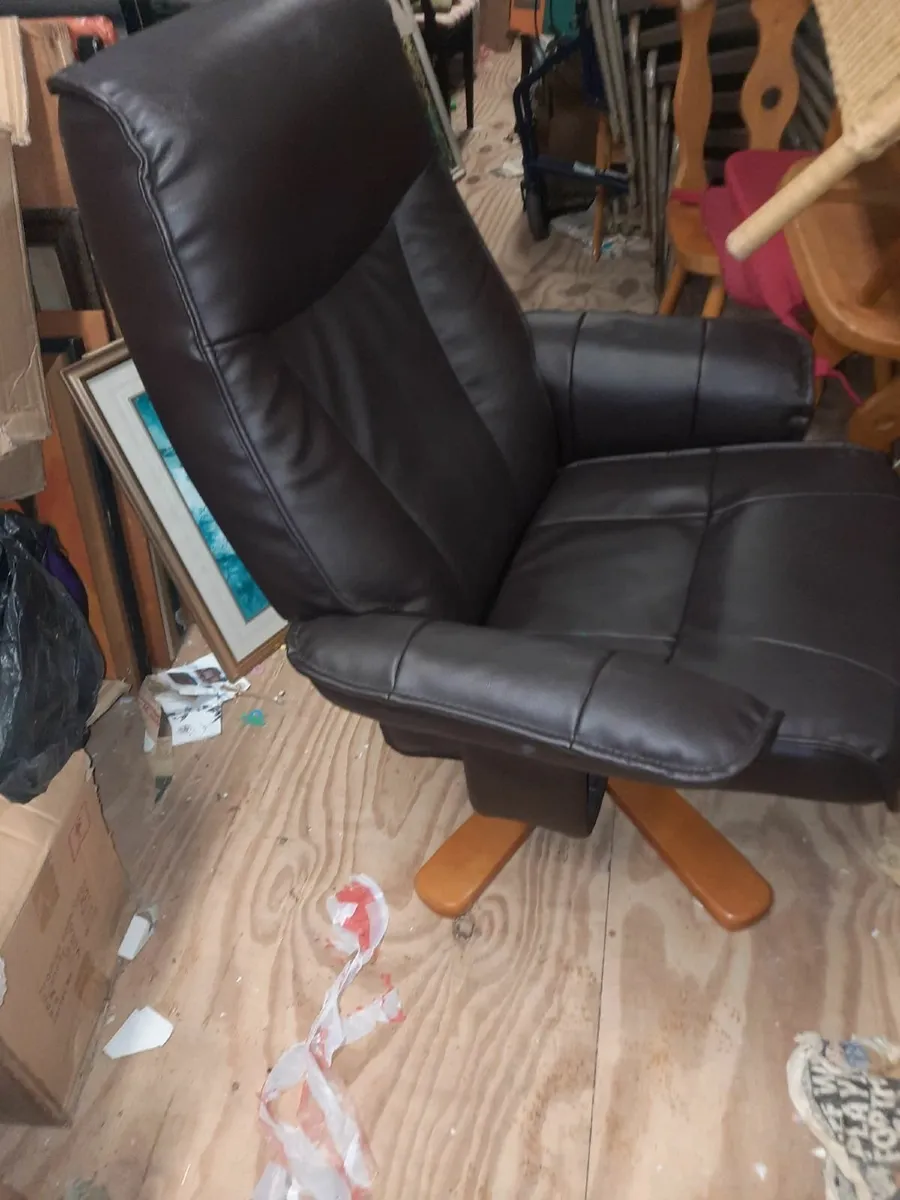 Armchair and footstool - Image 3