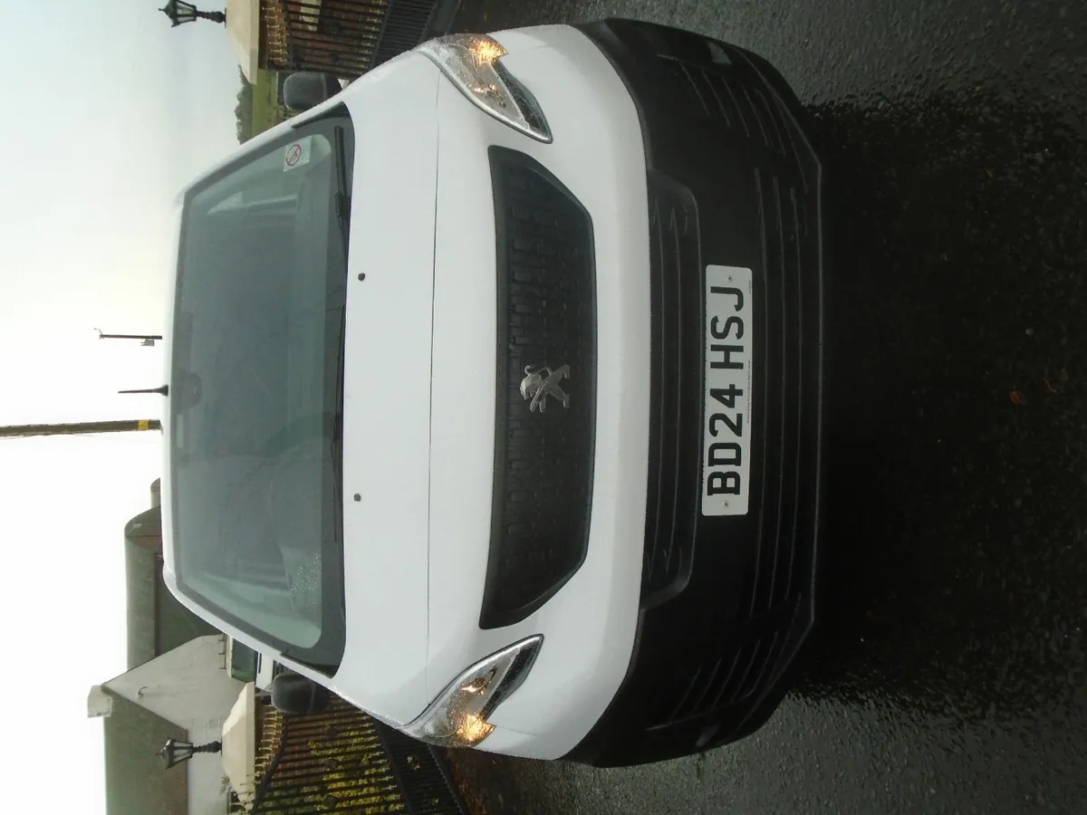 2024 Peugeot Expert PROFESSIONAL 120HP. - Image 2