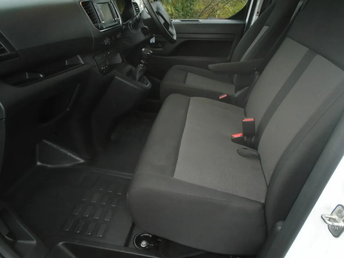 2024 Peugeot Expert PROFESSIONAL 120HP. - Image 4