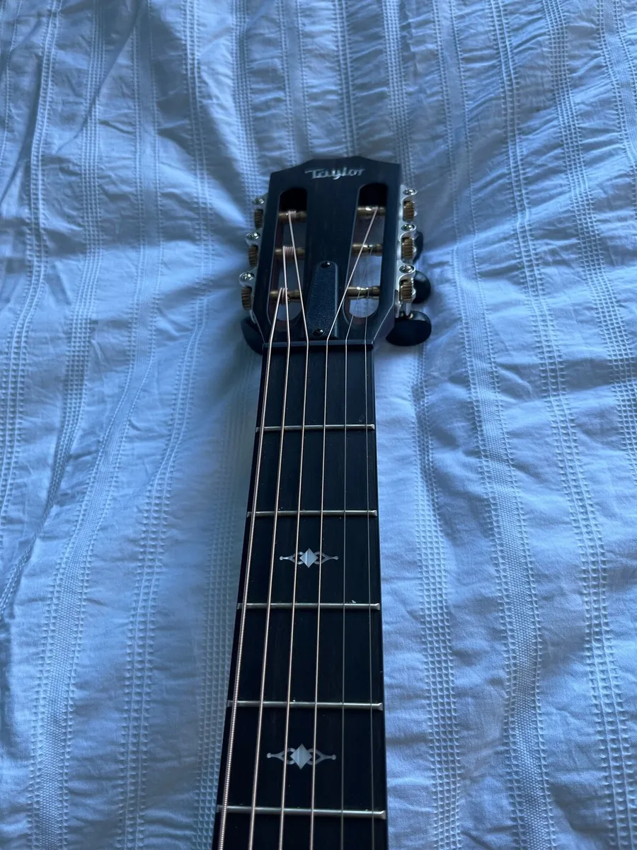 Taylor 312 ce Accoustic guitar - Image 4