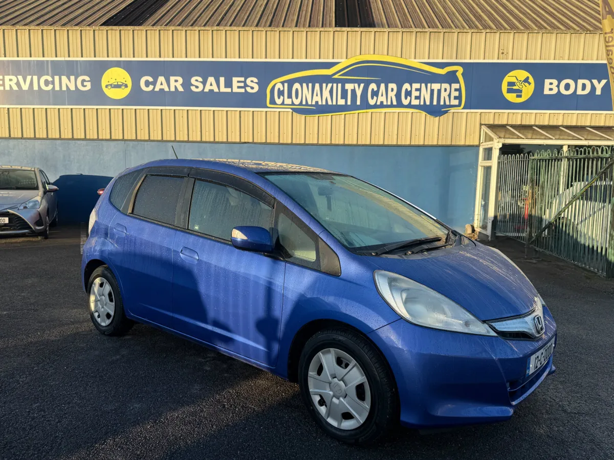 Honda Fit 1.3 SelfCharging Hybrid Auto - Image 4
